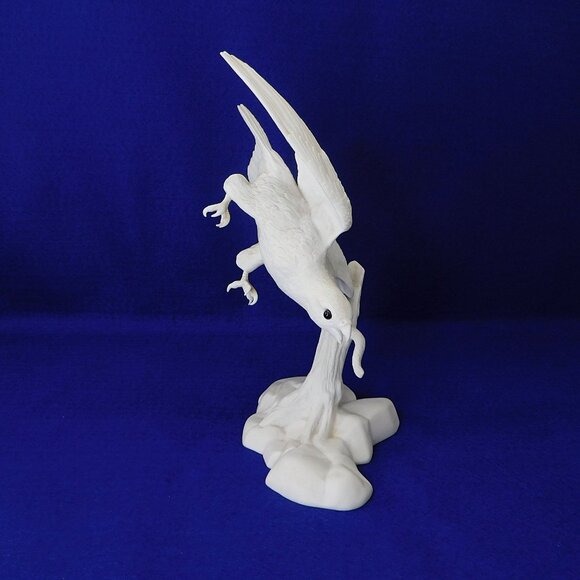 Majestic Wanderer Figurine Hawk / Falcon  Jonathan Bronson Franklin Porcelain - Picture 4 of 10